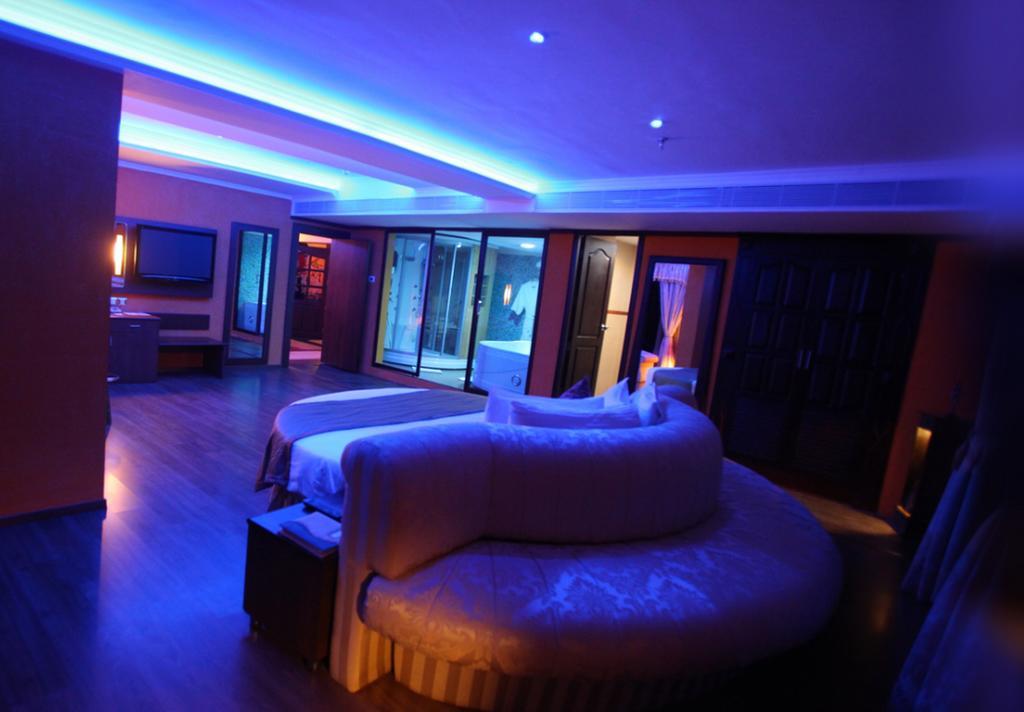 The Quilon Beach Hotel And Convention Center Kollam Dış mekan fotoğraf