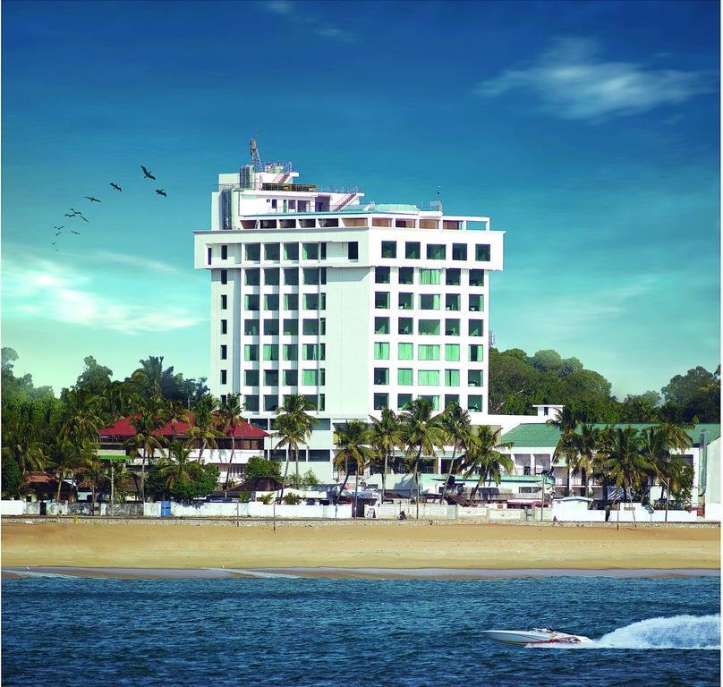 The Quilon Beach Hotel And Convention Center Kollam Dış mekan fotoğraf