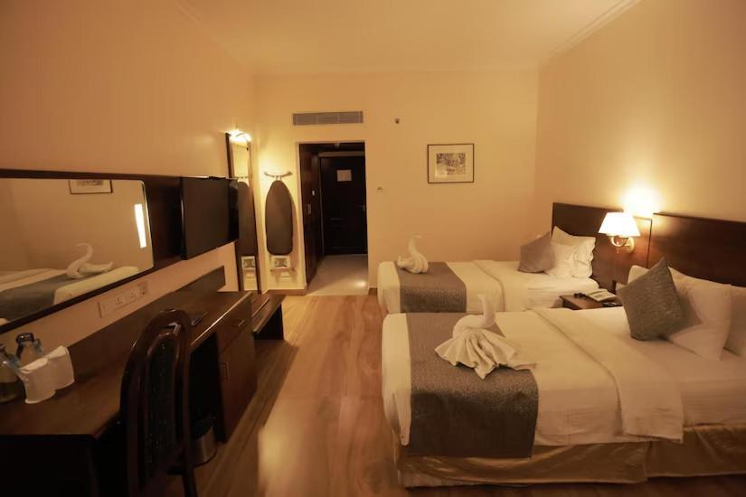 The Quilon Beach Hotel And Convention Center Kollam Dış mekan fotoğraf