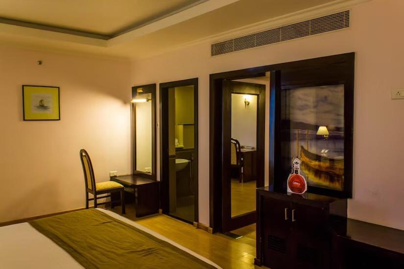 The Quilon Beach Hotel And Convention Center Kollam Dış mekan fotoğraf