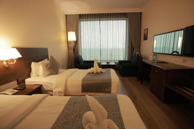 The Quilon Beach Hotel And Convention Center Kollam Dış mekan fotoğraf