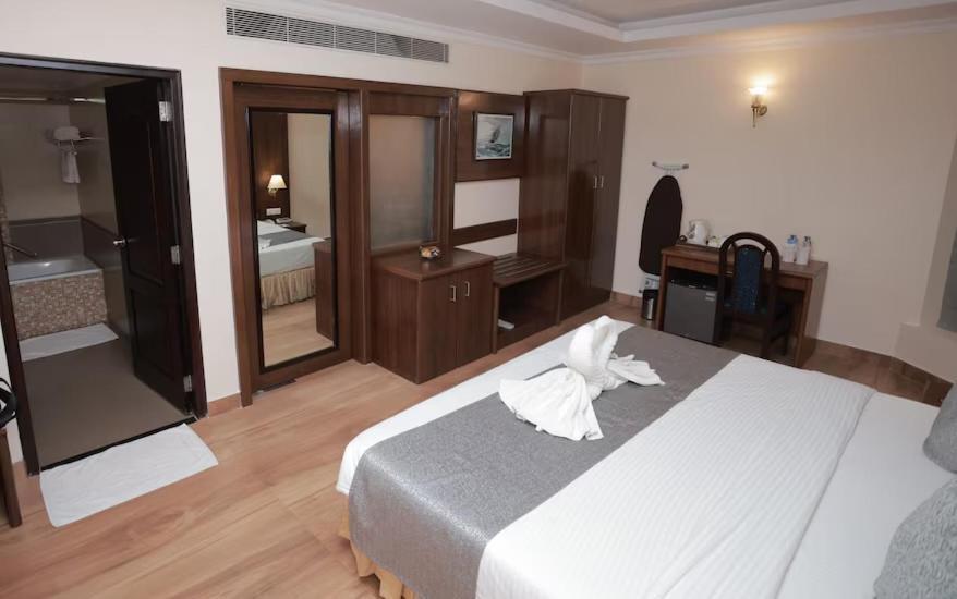 The Quilon Beach Hotel And Convention Center Kollam Dış mekan fotoğraf