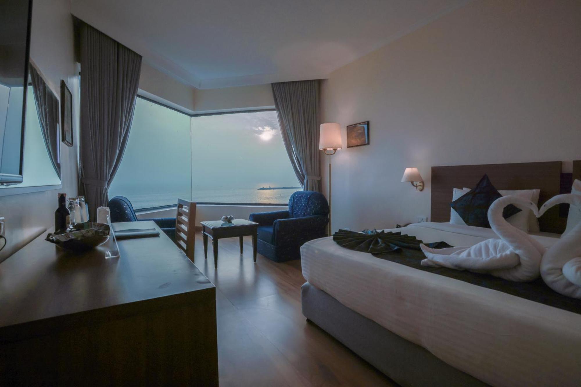The Quilon Beach Hotel And Convention Center Kollam Dış mekan fotoğraf