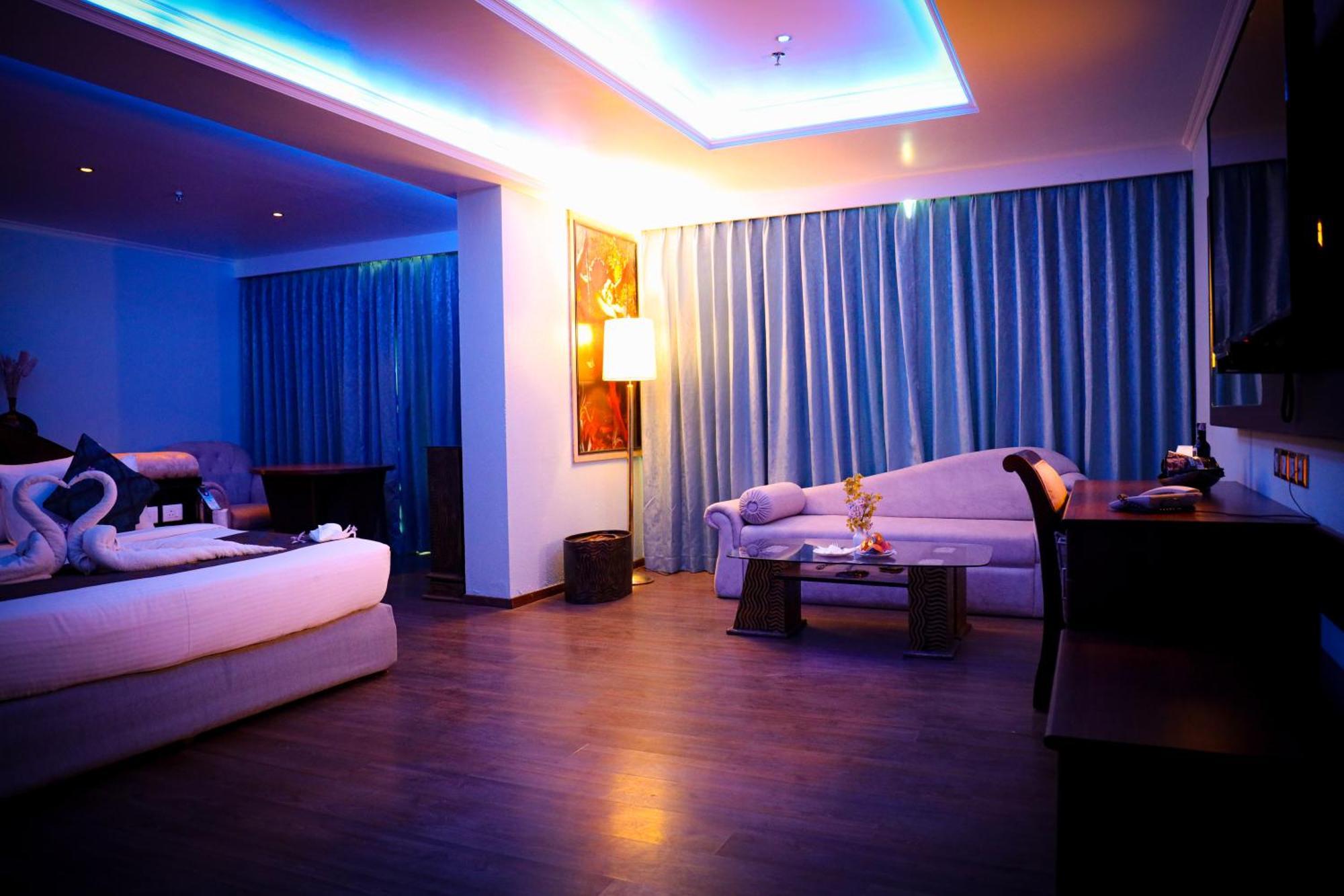 The Quilon Beach Hotel And Convention Center Kollam Dış mekan fotoğraf