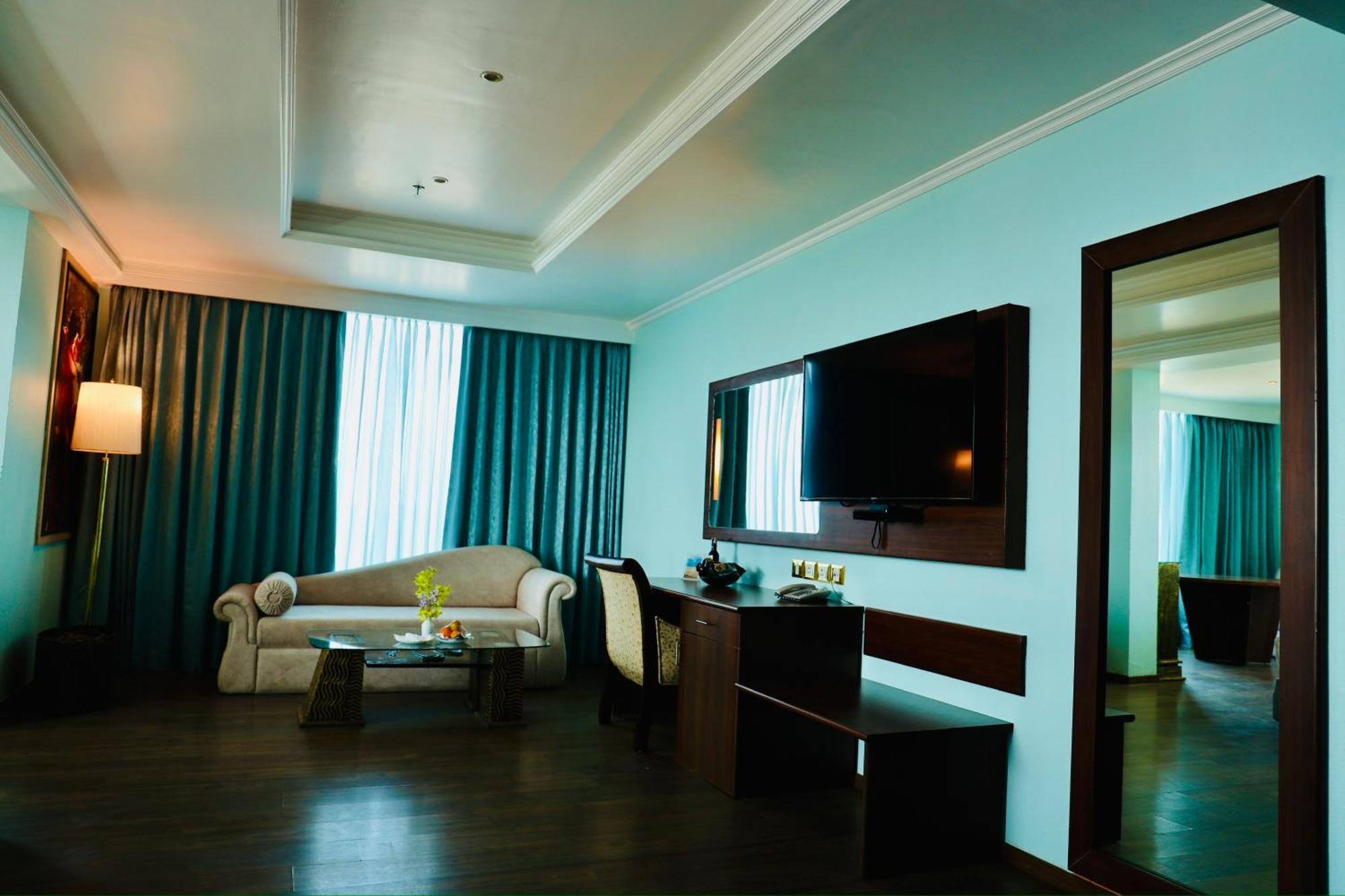 The Quilon Beach Hotel And Convention Center Kollam Dış mekan fotoğraf