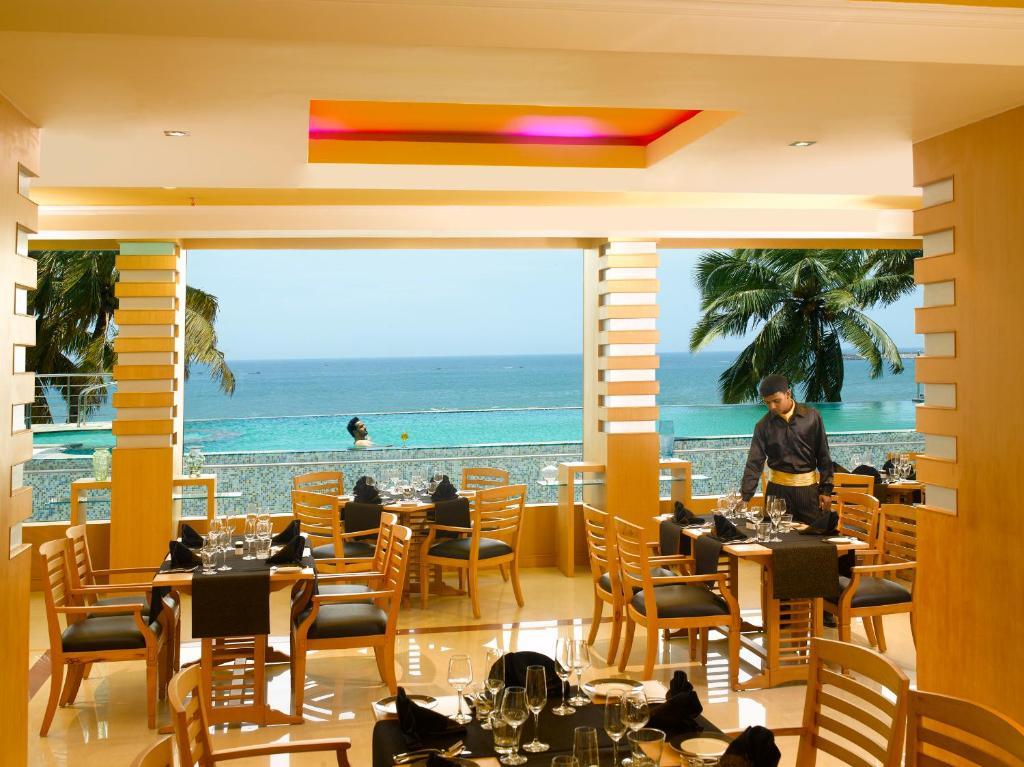 The Quilon Beach Hotel And Convention Center Kollam Dış mekan fotoğraf