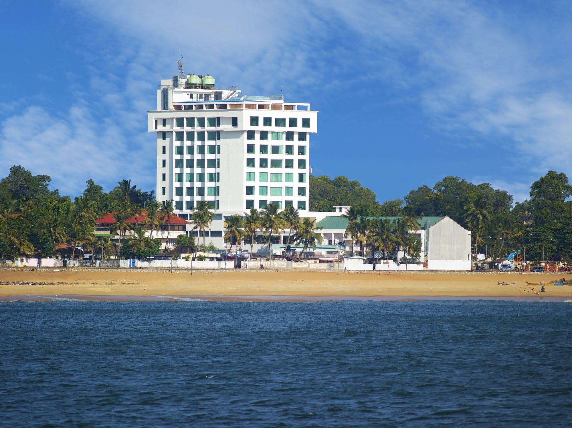 The Quilon Beach Hotel And Convention Center Kollam Dış mekan fotoğraf